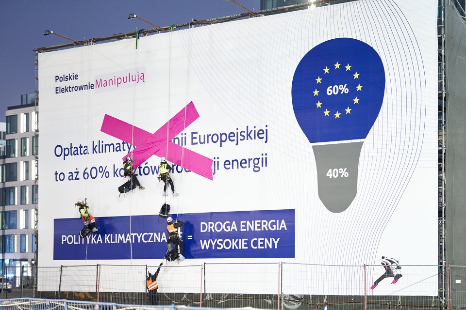 Greenpeace poprawia propagandowy billboard